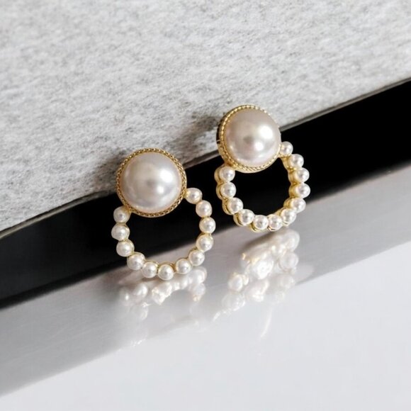Elegant Pearl Ivory Women Round Earrings - Picture 4 of 7